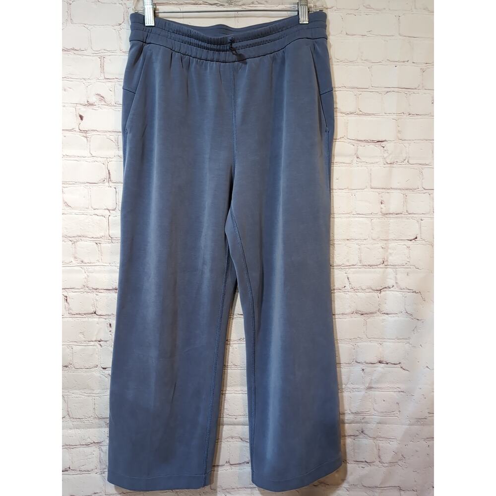 Lululemon Softstreme Size 8 High Rise Straight Leg Blue Cropped Pant 24” Pockets